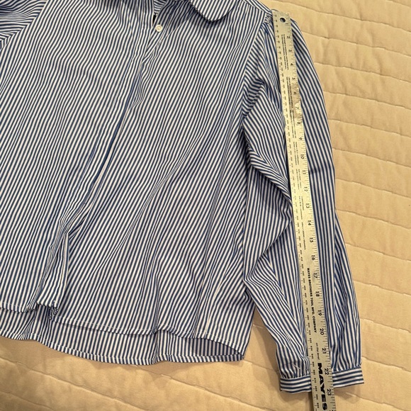 Tuckernuck Classic Blue White Striped Button down Preppy Round Collar - Medium - Picture 14 of 14